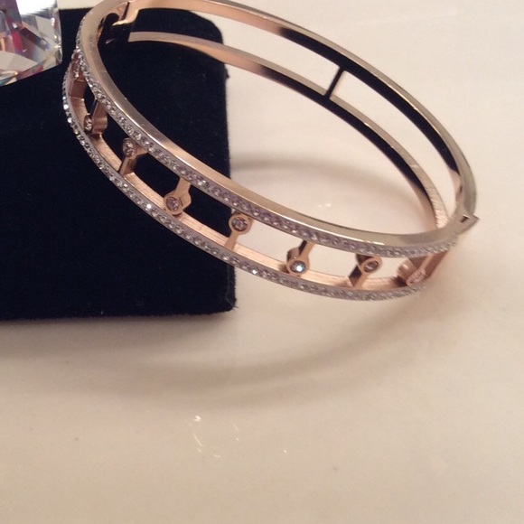 CZ Bangle - Picture 4 of 6
